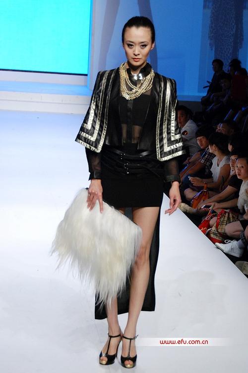 在6月14号的海宁中国皮革时尚周上,著名的皮革服装品牌田风 tenfun