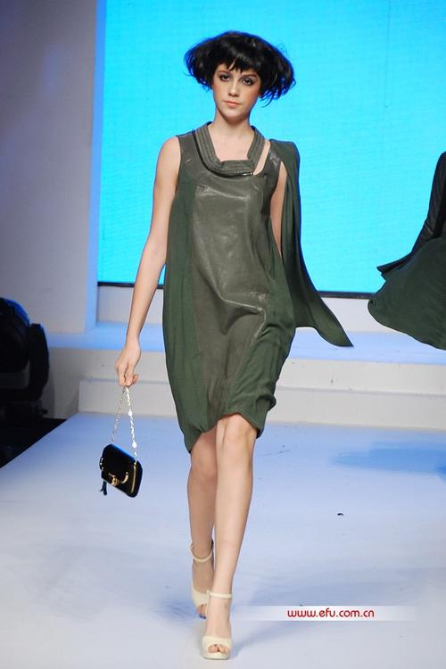 在6月12号的海宁中国皮革时尚周上,著名的皮革服装品牌莱恩仕laiensi